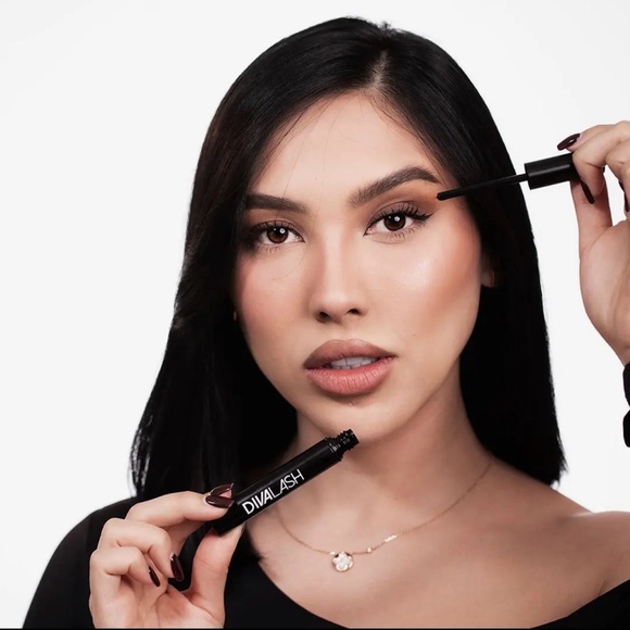 Eyelash Enhancer - Picture 9 of 12